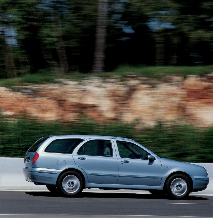  Lancia Lybra SW 1999 года  (фото 22 из 57)